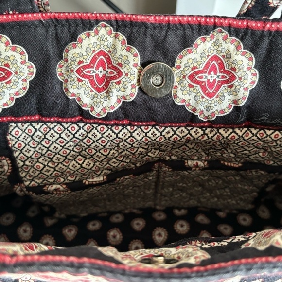 Vera Bradley Betsy Handbag Purse Pirouette Black Red Floral Quilted Retired Fall - Picture 4 of 6